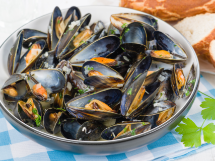 Mussels with Shallots, Bacon, and Blue Cheese recipe