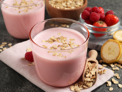 Try this Strawberry Banana Oatmeal Breakfast Smoothie recipe today!